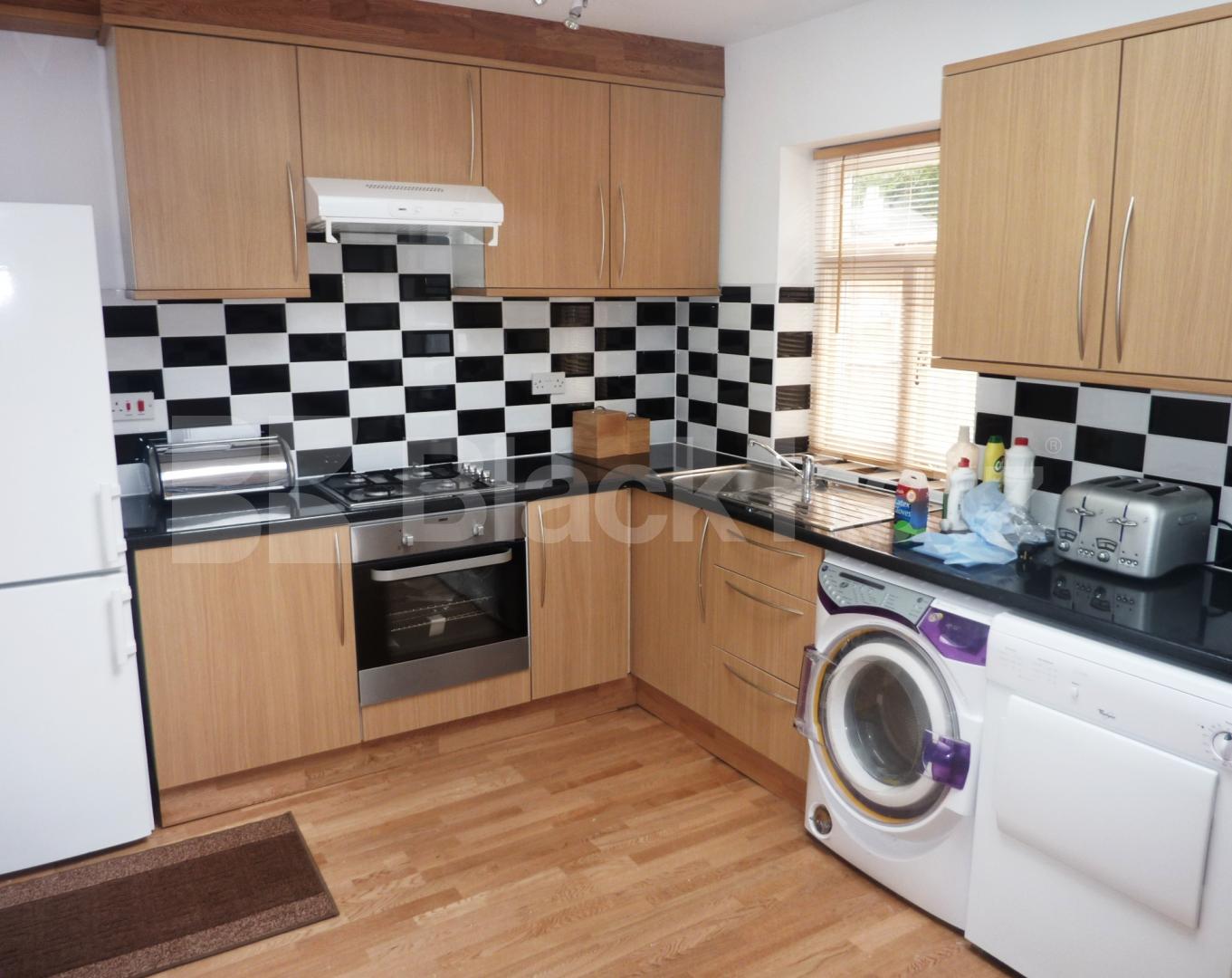 			NEW INSTRUCTION!, 4 Bedroom, 1 bath, 1 reception Flat			 Biddestone Road, HOLLOWAY